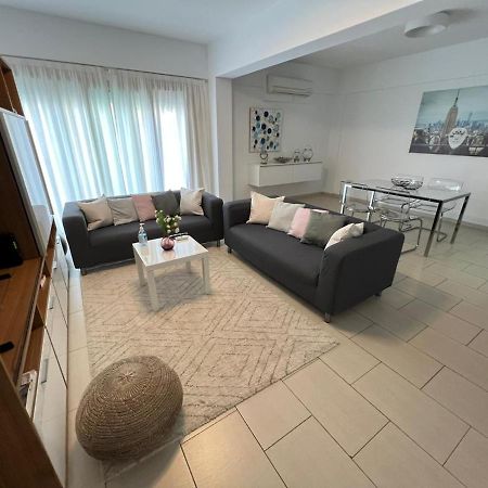 Amazing 2-Bedroom Apartment With Pool!! Limasol Buitenkant foto
