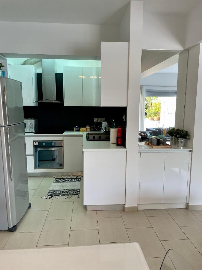 Amazing 2-Bedroom Apartment With Pool!! Limasol Buitenkant foto